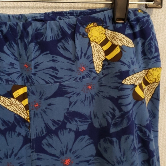 Lularoe Tall and Curvy Bee Leggings - Picture 2 of 4